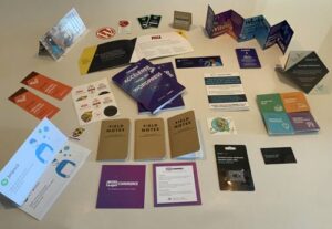 Une présentation des produits imprimés offert aux Wordcamp Montréal 2019. M^me les compagnies spécialisées dans le web utilisent les services d'imprimeries.